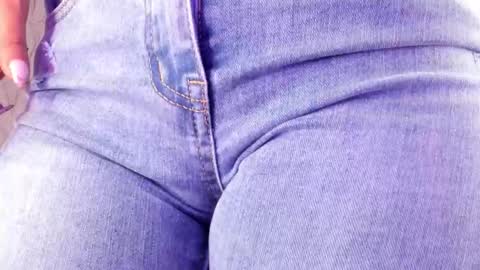 Vallolet Peach  online show from March 19, 12:09 pm