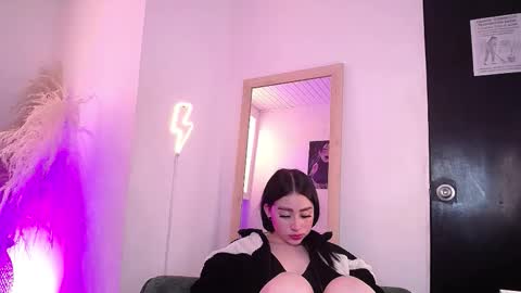 vallolett__ online show from February 5, 11:20 pm