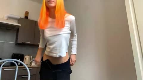 Snapshot of valtopi chatting on February 4, 7:03 am Emily online show from February 4, 7:03 am