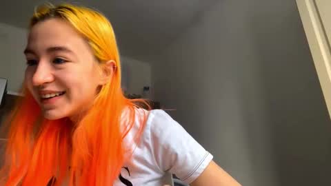 Snapshot of valtopi chatting on February 5, 7:13 am Emily online show from February 5, 7:13 am