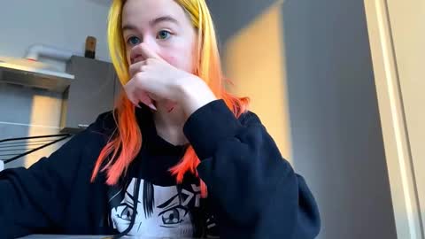 Snapshot of valtopi chatting on February 14, 6:21 am Emily online show from February 14, 6:21 am