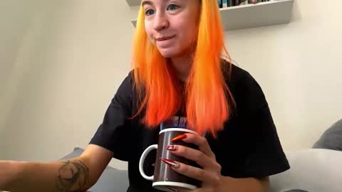 Snapshot of valtopi chatting on February 20, 6:26 am Emily online show from February 20, 6:26 am