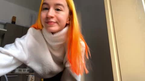 Snapshot of valtopi chatting on February 21, 6:36 am Emily online show from February 21, 6:36 am