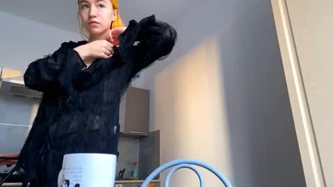 Snapshot of valtopi chatting on February 23, 6:00 am Emily online show from February 23, 6:00 am