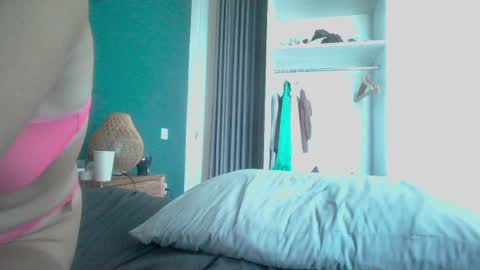 Snapshot of valure_lera chatting on February 11, 9:20 am valure_lera online show from February 11, 9:20 am