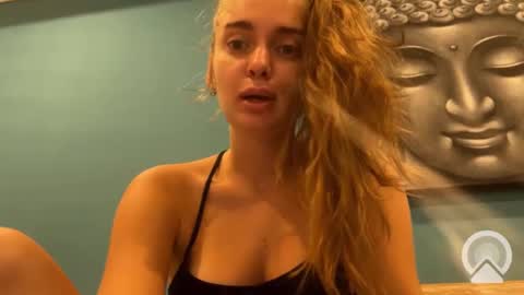 Snapshot of valure_lera chatting on March 7, 8:55 pm valure_lera online show from March 7, 8:55 pm