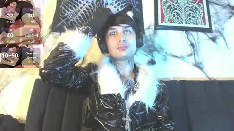 david guzman i model independenthelp me with a thumbs up online show from October 28, 2:37 am