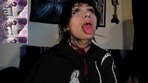 david guzman i model independenthelp me with a thumbs up online show from February 23, 3:15 am