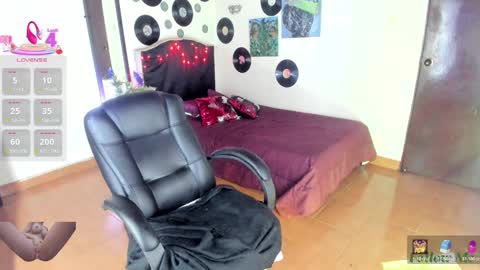 Snapshot of vampirella_crazy chatting on March 11, 3:23 am Valeria online show from March 11, 3:23 am