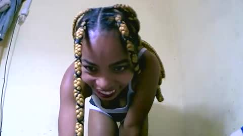 Snapshot of vanah344375 chatting on October 19, 12:44 am vanah344375 online show from October 19, 12:44 am