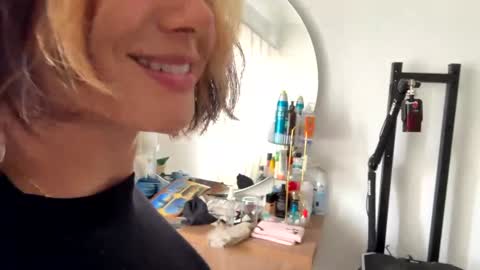 Snapshot of vanandjuani chatting on May 29, 5:22 pm vanessa online show from May 29, 5:22 pm