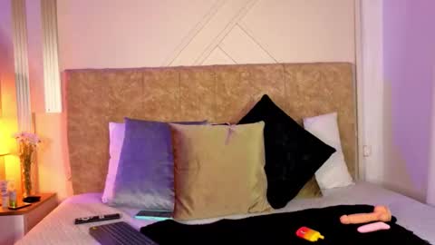 vane_coral online show from March 10, 3:33 am