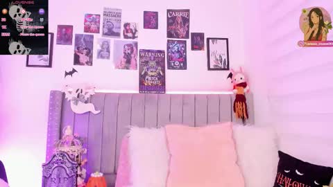 vanesa_moon_ online show from November 1, 12:01 am