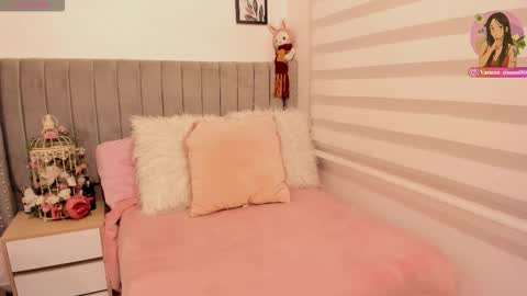 vanesa_moon_ online show from March 29, 12:10 am