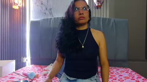 Snapshot of vanessa_7_ chatting on May 17, 1:03 am Vanessa online show from May 17, 1:03 am