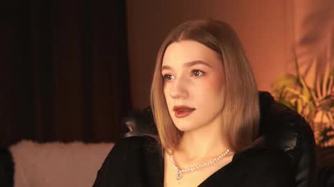 Snapshot of vanessa__lui chatting on February 16, 3:41 pm Vanessa online show from February 16, 3:41 pm