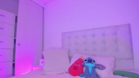 Snapshot of vanessa_cruz_18 chatting on March 4, 7:53 pm Vane online show from March 4, 7:53 pm