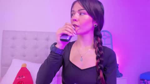 Snapshot of vanessa_cruz_18 chatting on March 12, 8:04 pm Vane online show from March 12, 8:04 pm