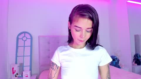 Snapshot of vanessa_cruz_18 chatting on April 6, 8:32 pm Vane online show from April 6, 8:32 pm