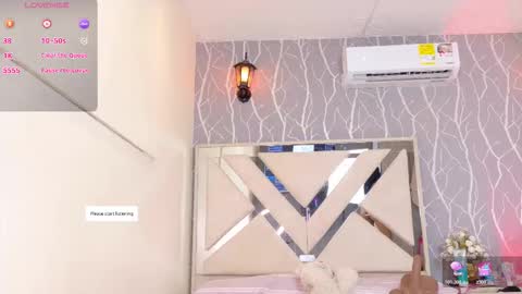 Snapshot of vanessa_guzman1 chatting on January 19, 12:31 pm online show from January 19, 12:31 pm