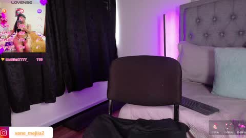 Snapshot of vanessa_mejiia chatting on April 28, 4:12 pm vanessa_mejiia online show from April 28, 4:12 pm