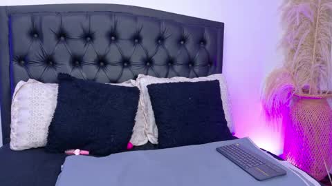 Snapshot of vanessa_mejiia chatting on June 4, 8:59 pm vanessa_mejiia online show from June 4, 8:59 pm