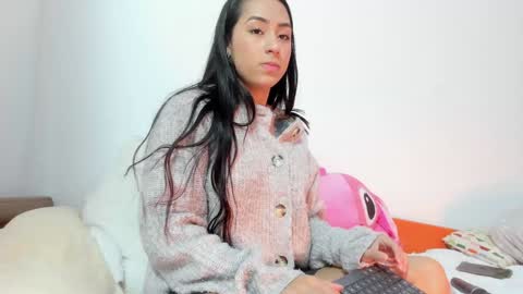 Snapshot of vanessaadol chatting on December 5, 2:33 pm vanessaadol online show from December 5, 2:33 pm