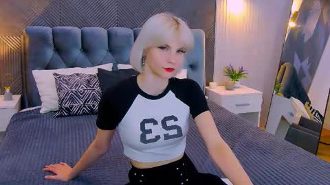 Snapshot of vanessaaustin chatting on February 9, 2:54 pm Vanessa online show from February 9, 2:54 pm