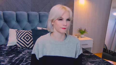 Snapshot of vanessaaustin chatting on February 18, 2:46 pm Vanessa online show from February 18, 2:46 pm