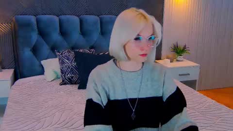 Snapshot of vanessaaustin chatting on February 21, 2:40 pm Vanessa online show from February 21, 2:40 pm