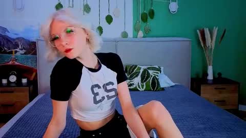 Snapshot of vanessaaustin chatting on February 27, 2:50 pm Vanessa online show from February 27, 2:50 pm