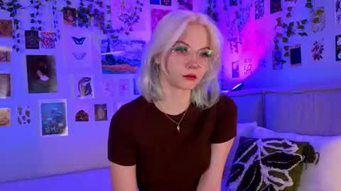 Snapshot of vanessaaustin chatting on July 13, 2:42 pm Vanessa online show from July 13, 2:42 pm