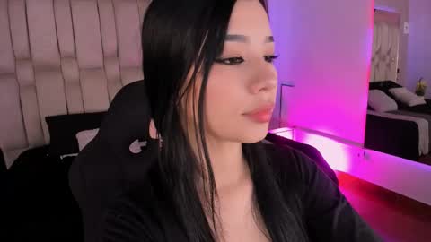 vanessaduval online show from November 13, 4:00 am