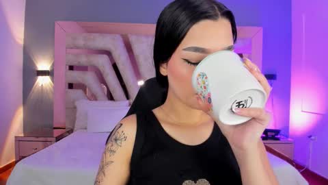 vanessaduval online show from February 21, 4:13 am