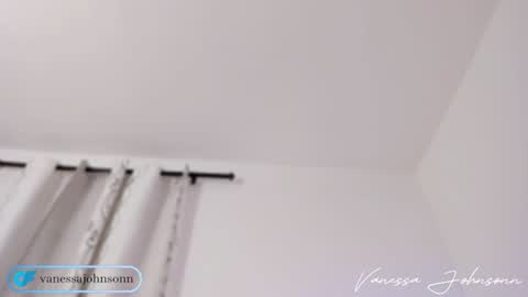 vanessajohnsonn online show from December 25, 1:31 am