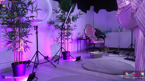 Vanessa Simon online show from January 19, 6:31 am