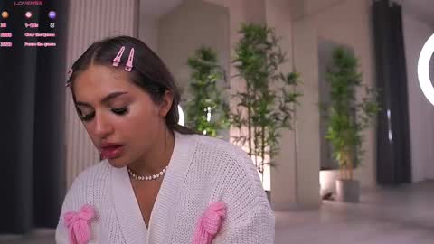 Vanessa Simon online show from February 10, 7:04 am