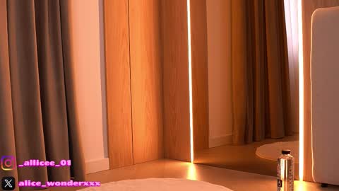 Vanessa Simon online show from March 15, 6:19 am