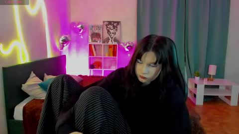 Mia online show from May 19, 7:37 am