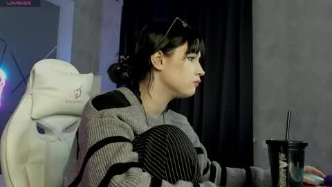 Mia online show from May 21, 7:59 am