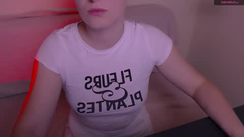 Mia online show from December 2, 7:57 am