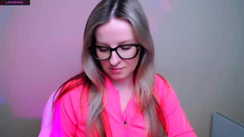 Mia online show from February 10, 8:18 am