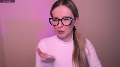 Snapshot of vanillaex_ chatting on March 12, 6:03 pm Mia online show from March 12, 6:03 pm