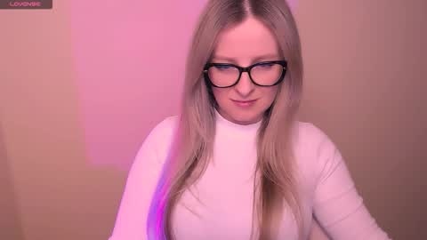 Snapshot of vanillaex_ chatting on March 13, 6:58 pm Mia online show from March 13, 6:58 pm