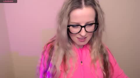 Snapshot of vanillaex_ chatting on March 17, 6:33 pm Mia online show from March 17, 6:33 pm