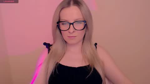 Snapshot of vanillaex_ chatting on March 24, 7:52 pm Mia online show from March 24, 7:52 pm