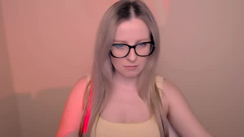 Snapshot of vanillaex_ chatting on April 5, 6:16 pm Mia online show from April 5, 6:16 pm