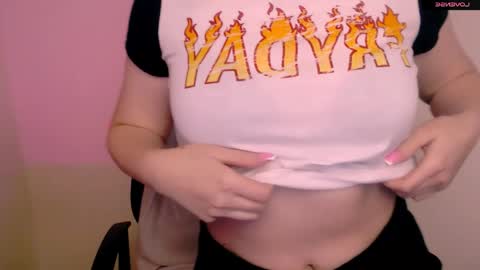 Snapshot of vanillaex_ chatting on April 9, 6:24 pm Mia online show from April 9, 6:24 pm