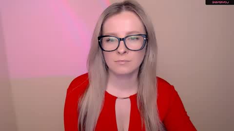 Snapshot of vanillaex_ chatting on April 17, 4:32 pm Mia online show from April 17, 4:32 pm