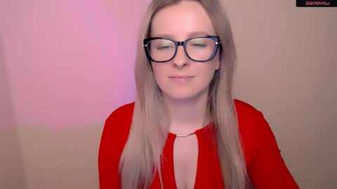 Snapshot of vanillaex_ chatting on April 18, 4:44 pm Mia online show from April 18, 4:44 pm